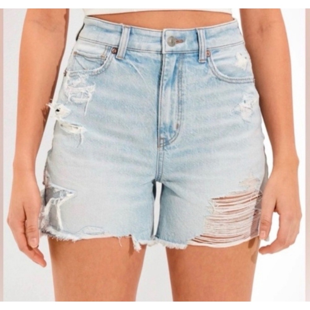 American Eagle Baggy Mom Shorts Light Wash Distressed Denim Size 2
